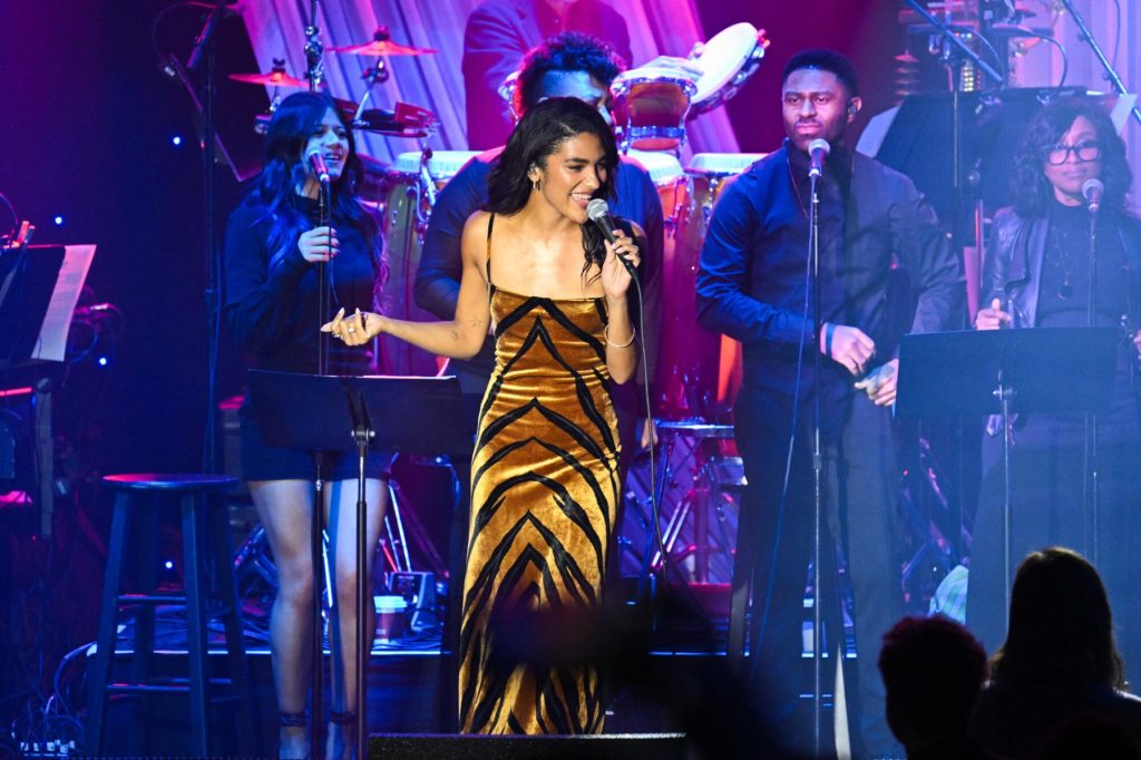 olivia-dean,-jelly-roll,-laufey-&-momen-musik-terbaik-lainnya-dari-gala-pra-grammy-clive-davis