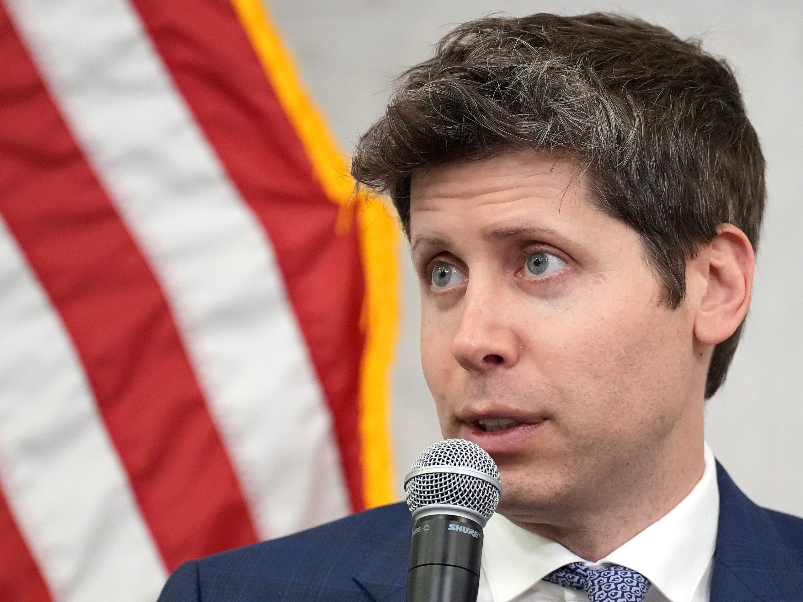 sam-altman-dari-openai-dulunya-membenci-iklan-sekarang-dia-menjualnya.