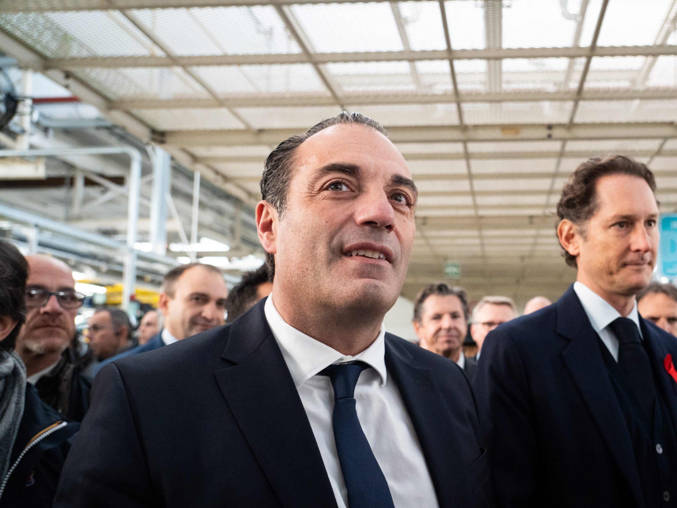 ceo-stellantis-meminta-karyawannya-untuk-menyalurkan-budaya-kantor-di-silicon-valley-saat-mempersiapkan-rto-5-hari