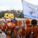 15-foto-mengharukan-para-biksu-buddha-berjalan-2.300-mil-melintasi-amerika-demi-perdamaian