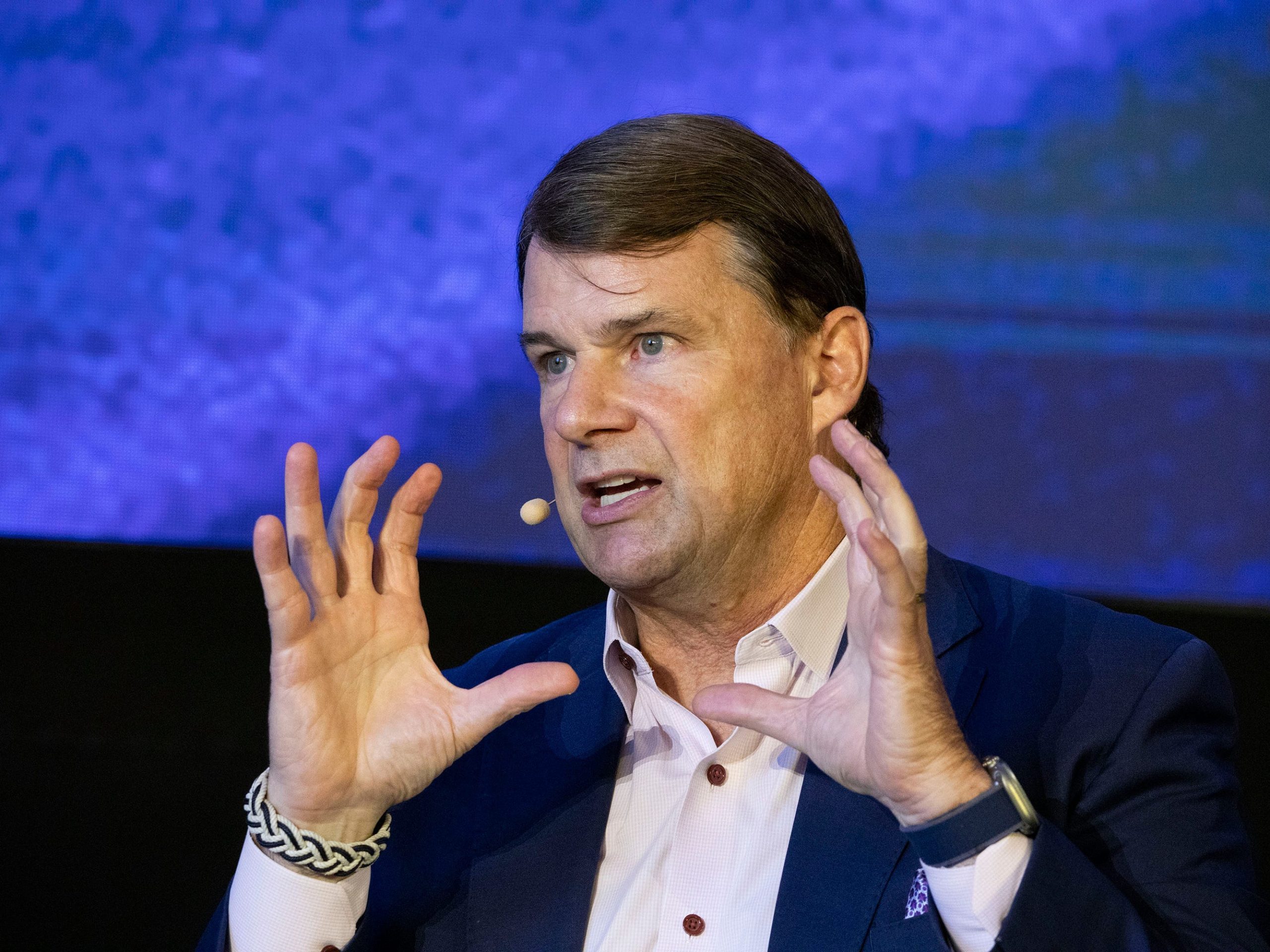 ceo-ford-mengatakan-‘pelanggan-telah-angkat-bicara’-setelah-bisnis-kendaraan-listriknya-merugi-hampir-$5-miliar-tahun-lalu