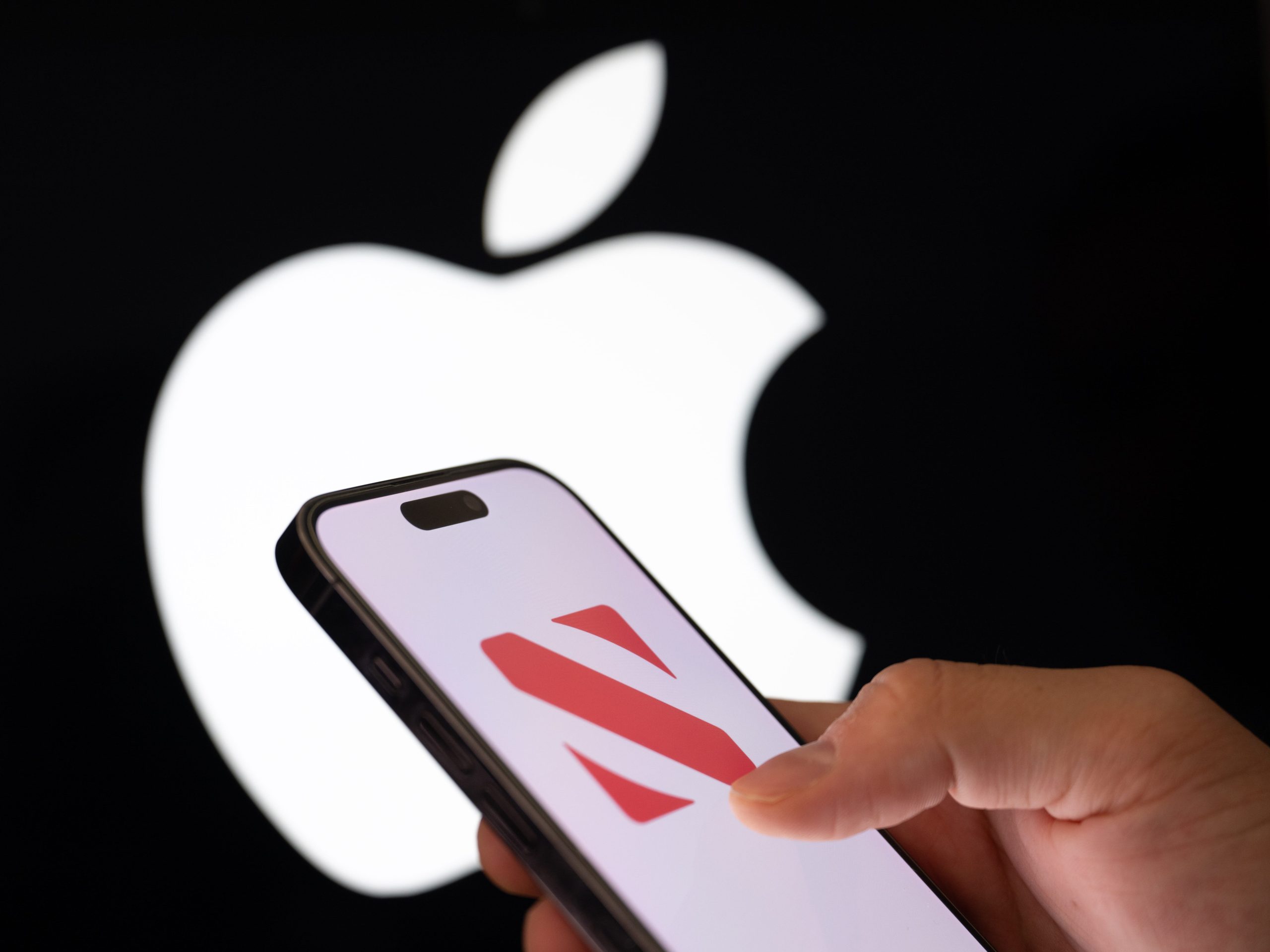 ketegangan-politik-tim-cook-mulai-melemah