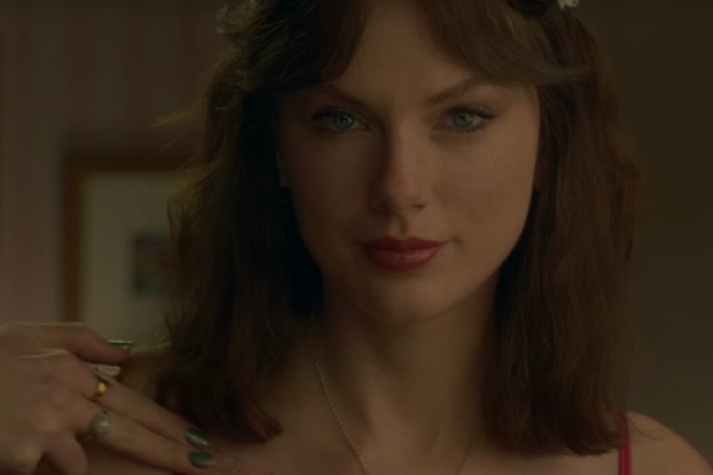 taylor-swift-menari-ke-chart-airplay-pop-ke-15-yang-memperluas-rekor-no.-1-dengan-‘opalite’