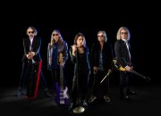 Orang Asing di Usia 50: Bagaimana Mereka Merayakannya & Apa Selanjutnya untuk Band ini