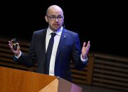 CEO Google Deepmind mengatakan kekurangan memori menciptakan ‘titik tersedak’ AI