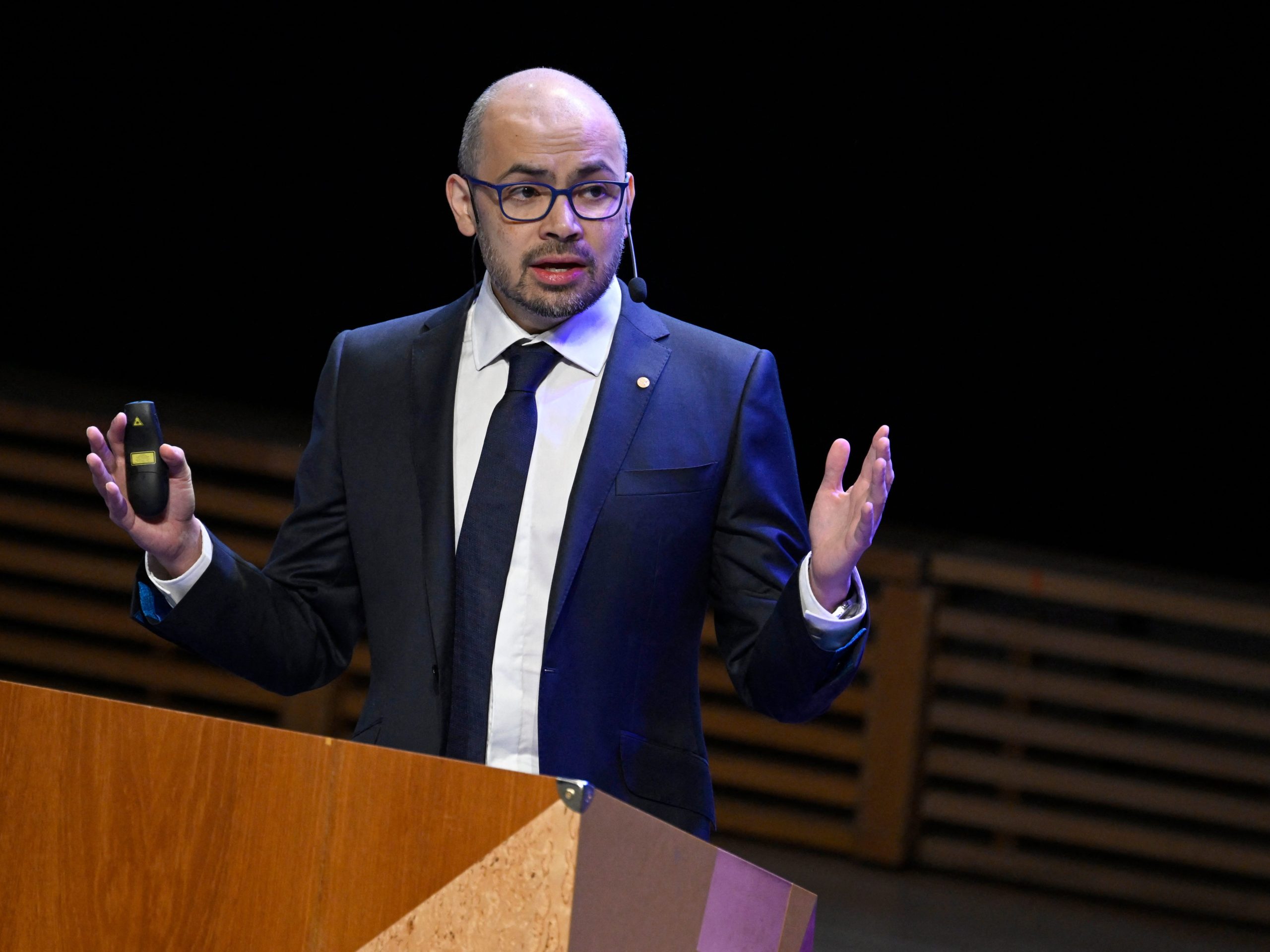 ceo-google-deepmind-mengatakan-kekurangan-memori-menciptakan-‘titik-tersedak’-ai