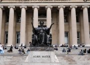 DHS menahan seorang mahasiswa Universitas Columbia dan pembuat konten