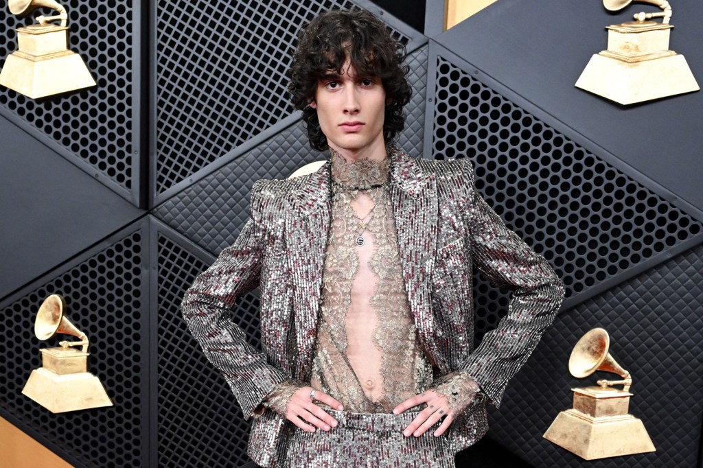 penerbit-kuartalan:-sony-menyelesaikan-sapuan-2025-berkat-sombr,-leon-thomas-hits