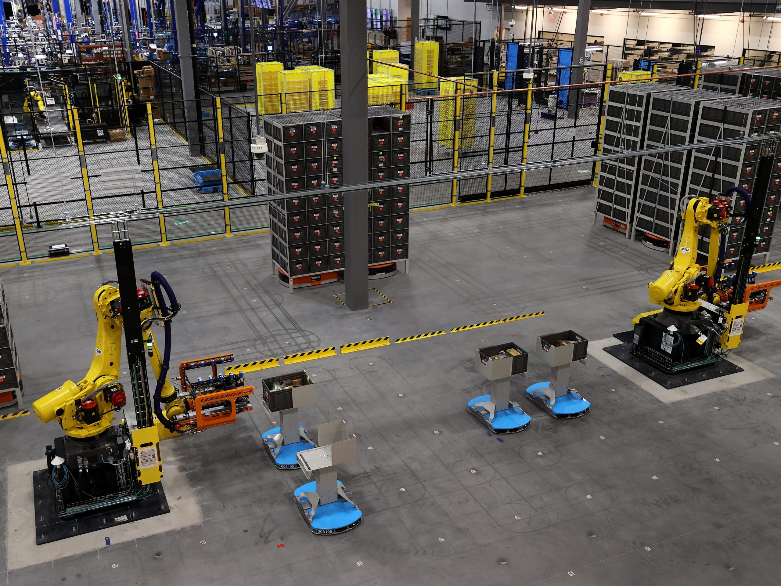 amazon-memangkas-pekerjaan-di-divisi-robotika-yang-penting-secara-strategis