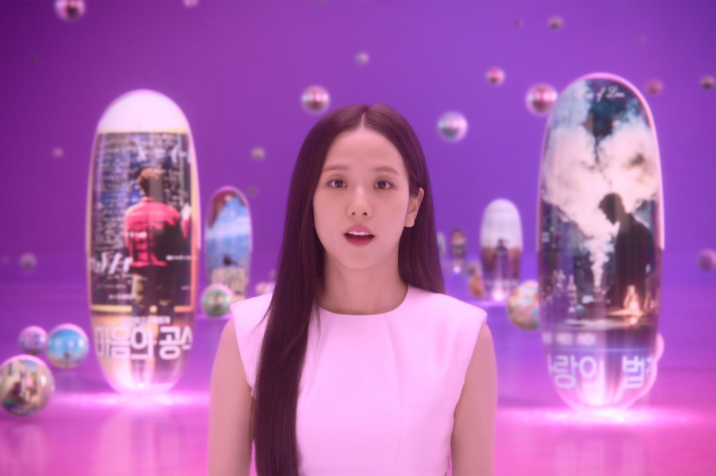 lampu,-kamera,-jisoo!-penyanyi-blackpink-pamer-aktingnya-dalam-foto-eksklusif-‘boyfriend-on-demand’