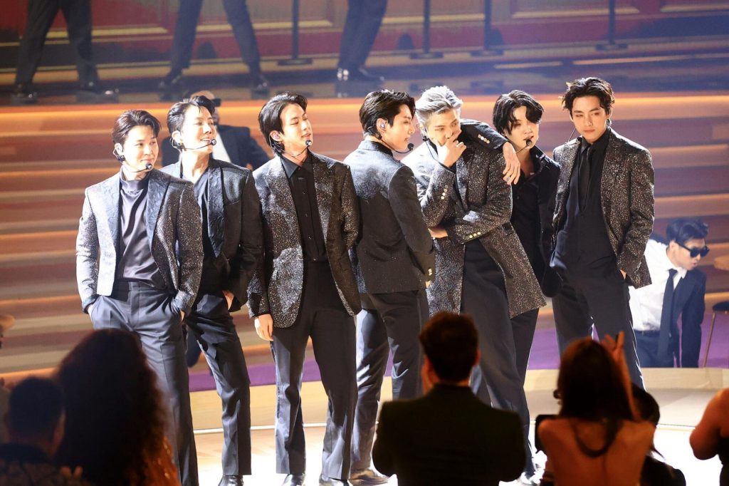 bts-menjawab-pertanyaan-fans-secara-online-jelang-album-‘arirang’