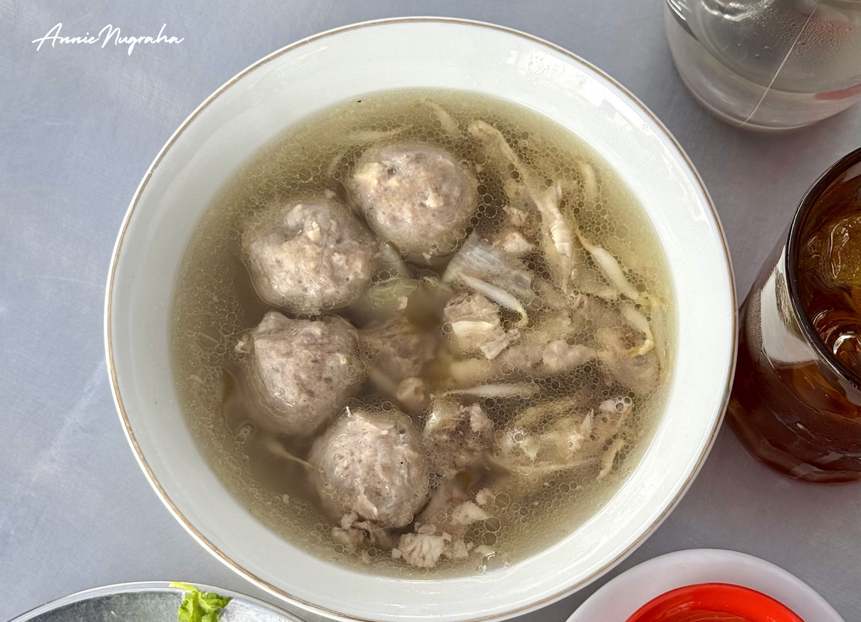 bakso-bintang-asia,-destinasi-kuliner-bagi-para-penjelajah-rasa-di-cihapit-bandung