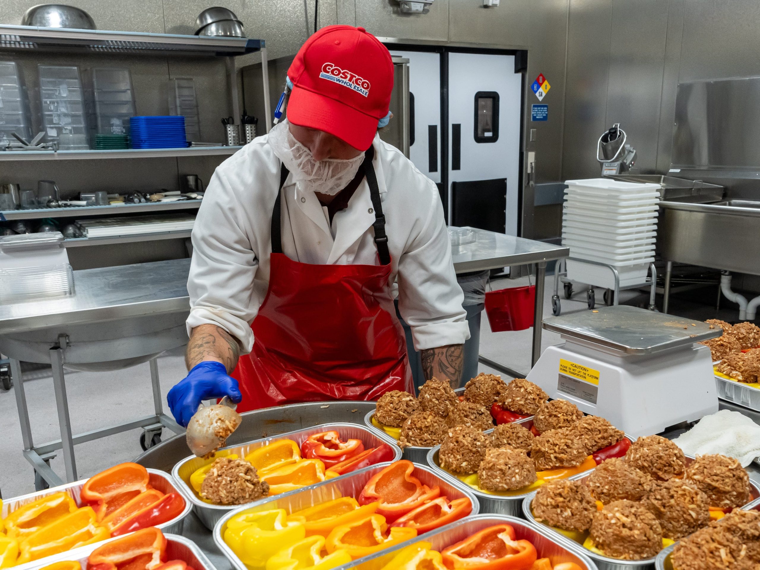 berapa-penghasilan-rata-rata-pekerja-tahun-lalu-di-16-pengecer-terkemuka,-dari-amazon-hingga-walmart