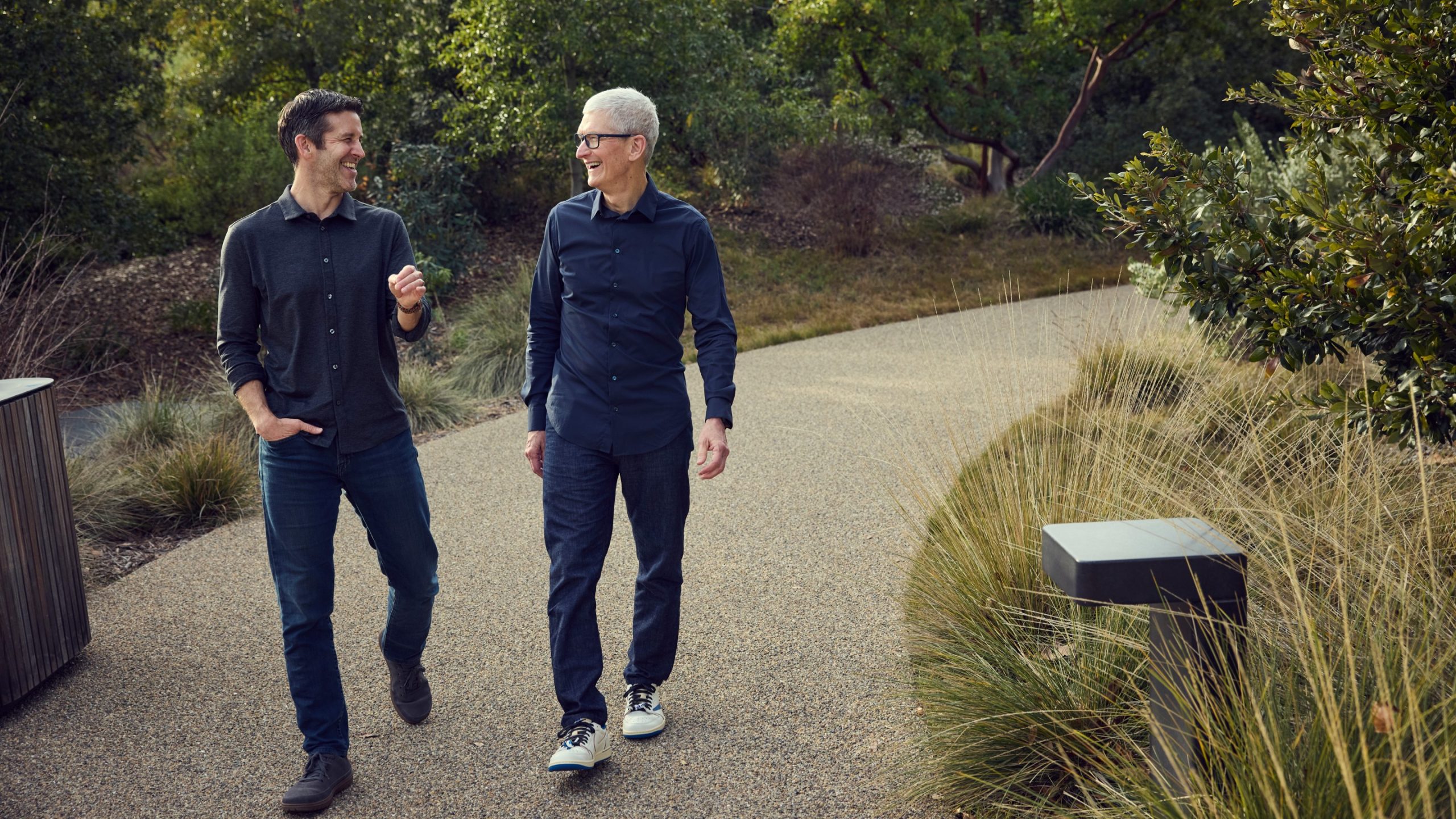 tim-cook-mundur-dari-ceo-apple,-john-ternus-siap-pimpin-mulai-september-2026