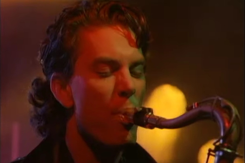 james-valentine,-pemain-sax-dengan-model-dan-presenter-radio-tercinta,-meninggal-di-usia-64-tahun