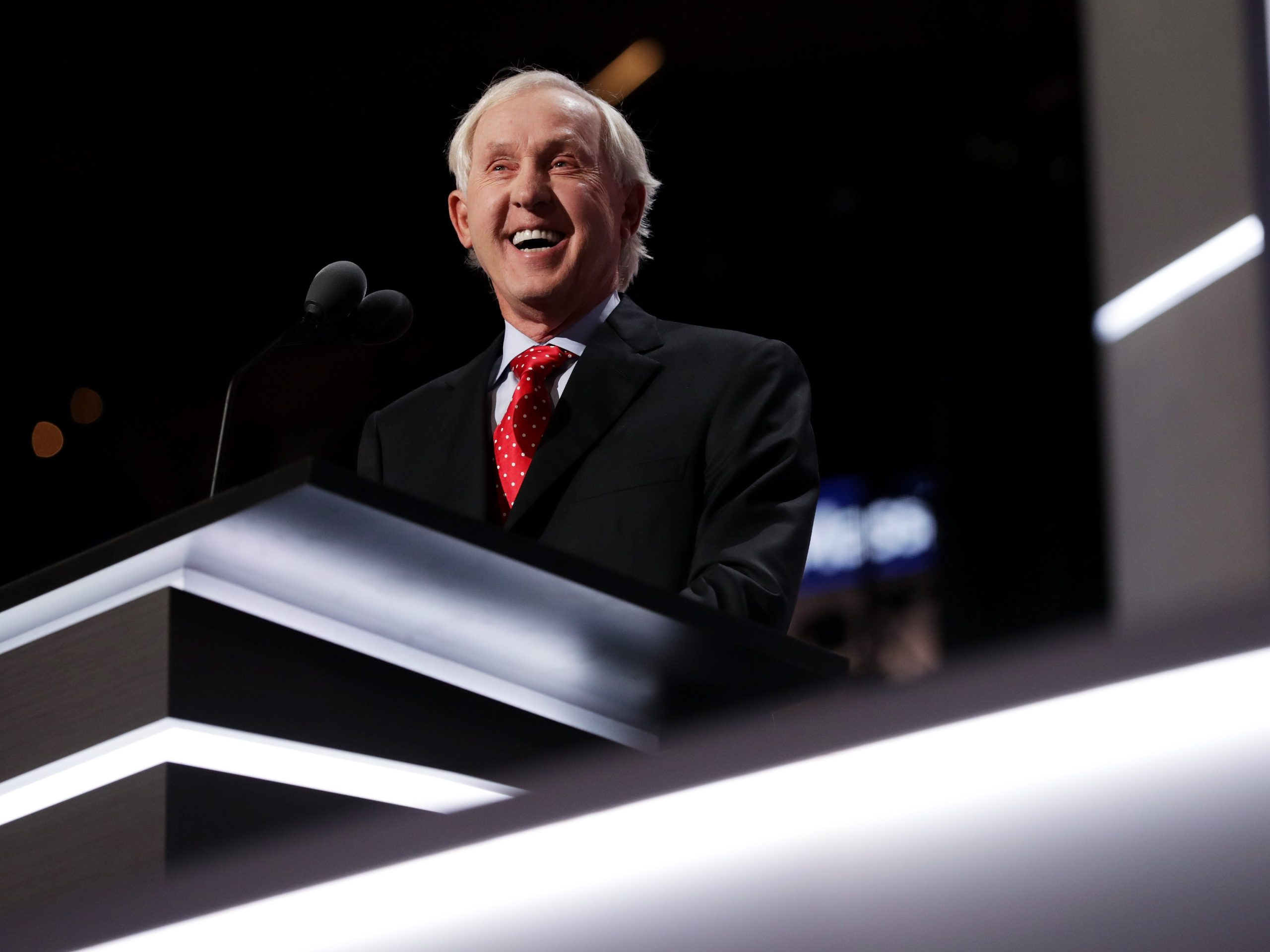 legenda-dan-investor-nfl-mengatakan-ceo-baru-apple-harus-mengikuti-saran-yang-pernah-diberikan-steve-jobs-kepada-tim-cook