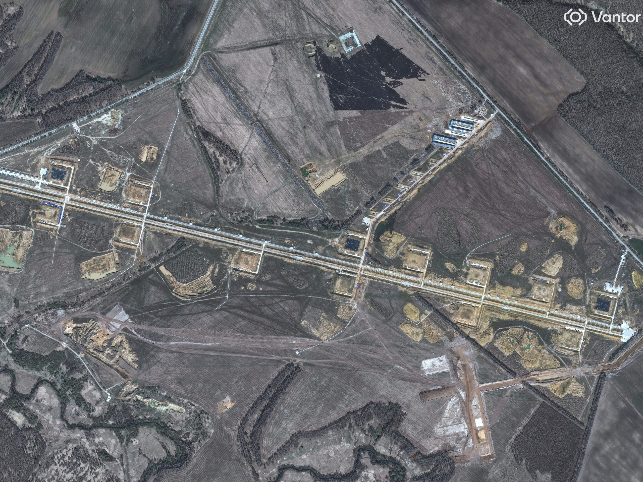 citra-satelit-mengungkapkan-bahwa-rusia-membangun-pangkalan-untuk-drone-bertenaga-jet-generasi-baru