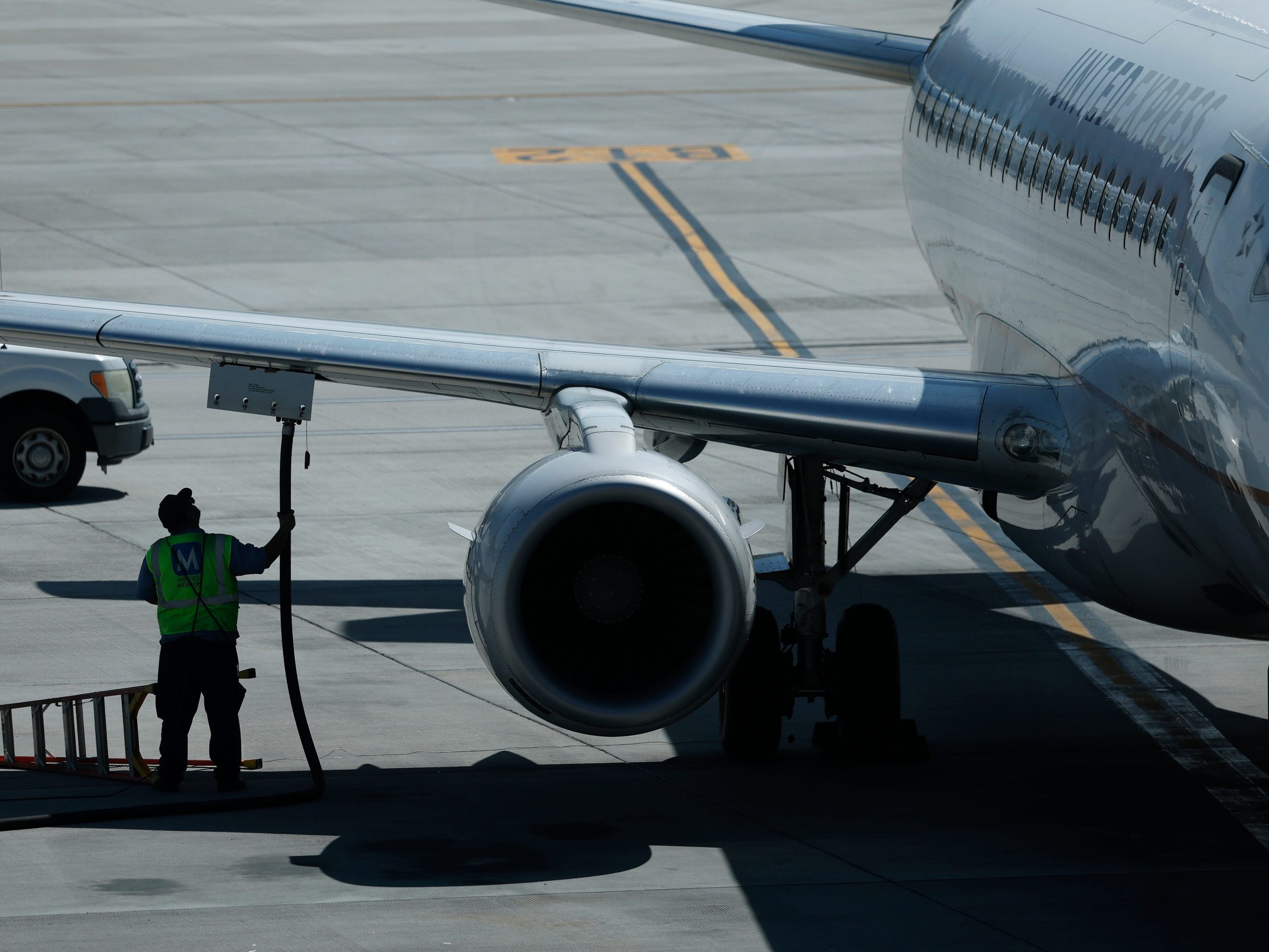 melonjaknya-harga-bahan-bakar-jet-merugikan-maskapai-penerbangan-as-inilah-besarnya-biaya-yang-mereka-keluarkan-sejauh-ini.