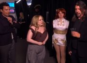 jimmy-fallon-dan-dave-grohl-menjadi-cameo-di-monolog-‘snl-uk’-karya-nicola-coughlan