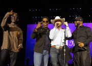 Cody Johnson Menghadirkan Boyz II Men untuk ‘On Bended Knee’ di Stagecoach 2026