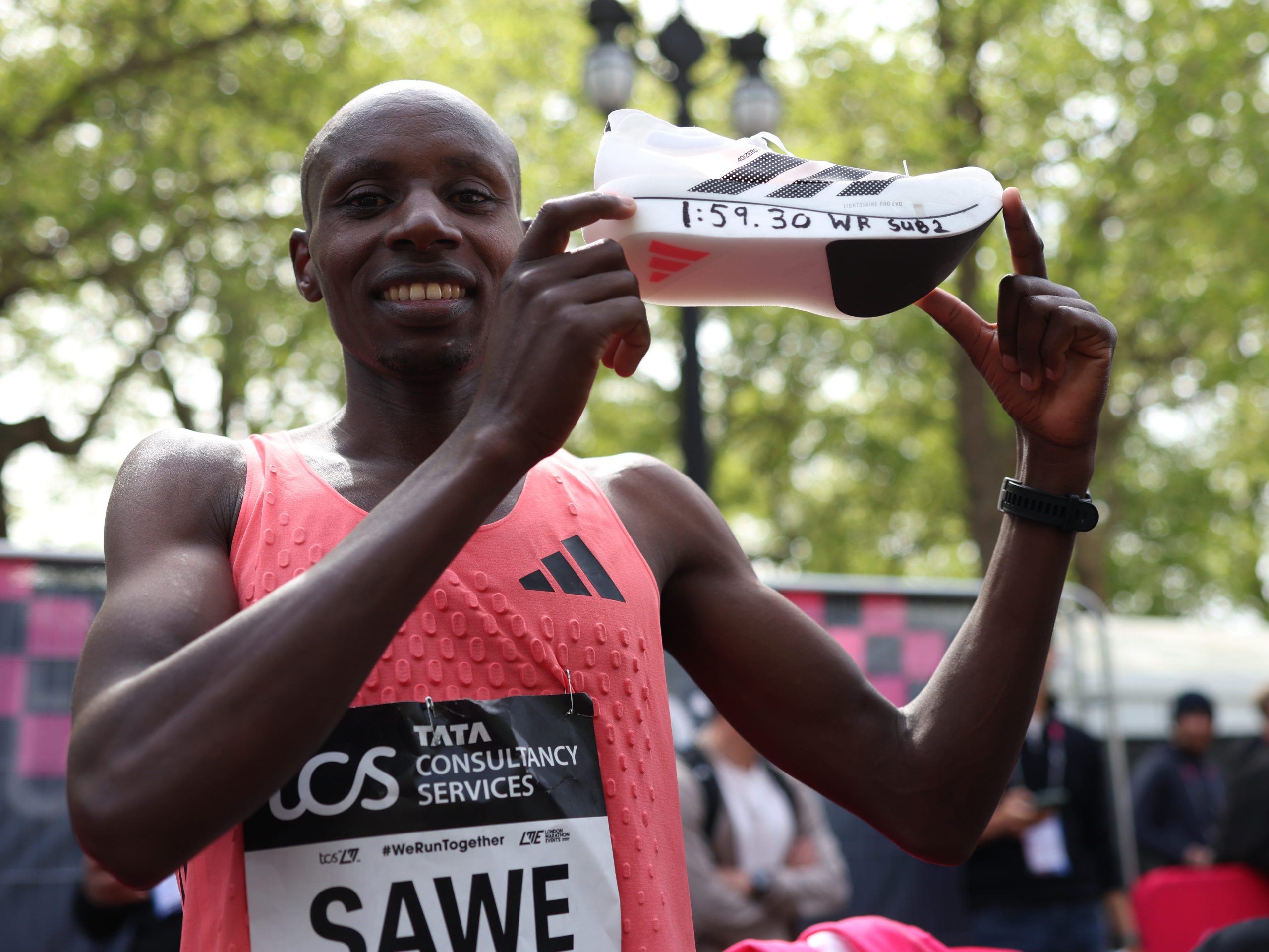 ‘sepatu-super’-adidas-seharga-$500-ini-akan-mengambil-alih-konvoi-klub-lari-anda