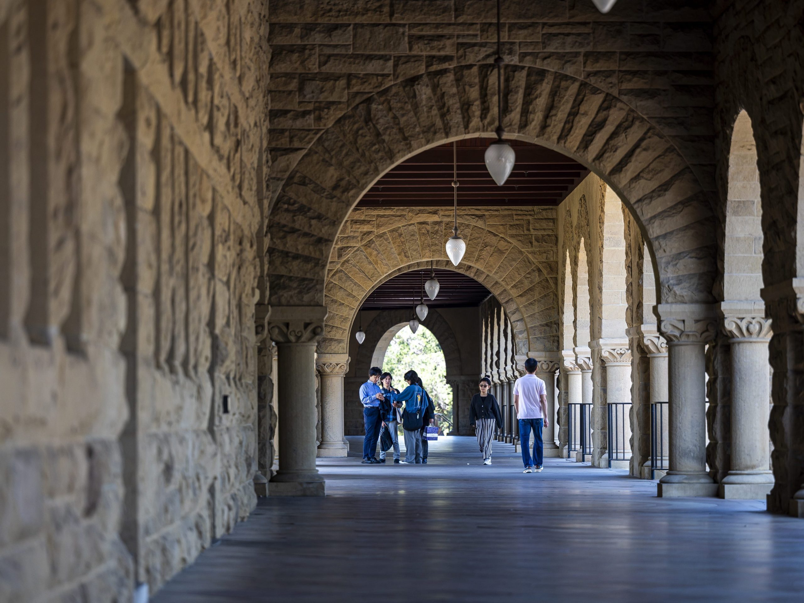 demam-emas-ai-membuat-beberapa-mahasiswa-menunda-kuliah-untuk-taruhan-awal