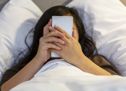 langsung-cek-hp-saat-bangun?-ini-dampaknya-bagi-pikiran-dan-produktivitas