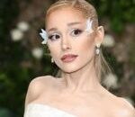 ariana-grande-rilis-teaser-visual-untuk-album-baru-‘petal’