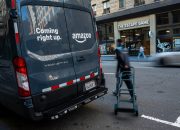 pembaruan-pendapatan-amazon:-pembelanjaan-ai-dan-aws-menjadi-fokus-wall-street-menjelang-hasil