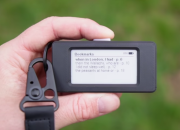 youtuber-bikin-e-reader-mini-seukuran-jempol,-bisa-simpan-10-buku-digital