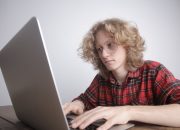 5-tools-ai-terbaru-yang-sedang-viral-di-2026,-bikin-kerja-jadi-lebih-produktif