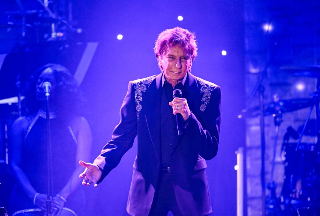 barry-manilow-menunda-pertunjukan-mei-las-vegas-di-tengah-pemulihan-kanker