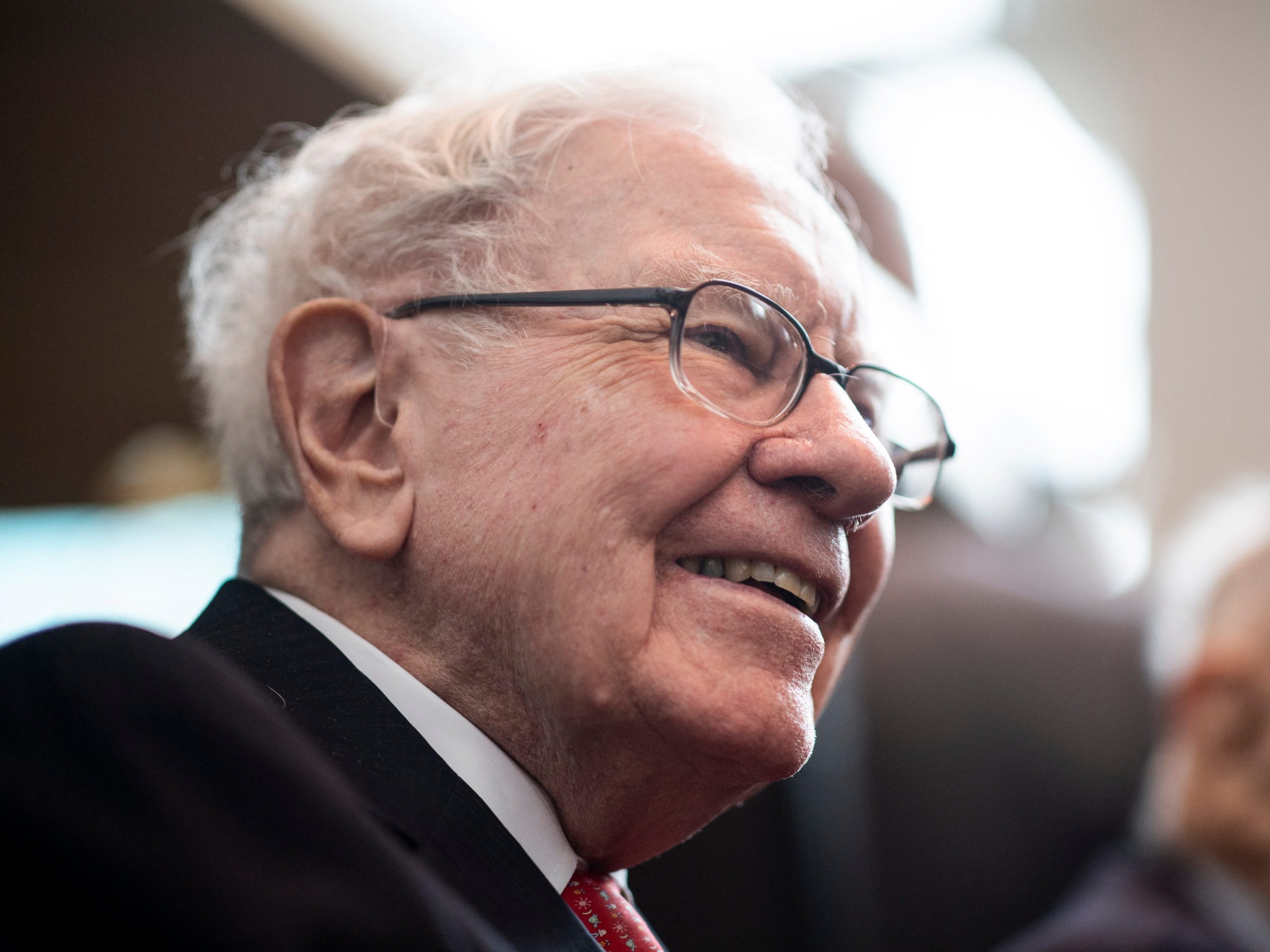 bagaimana-rasanya-bertemu-warren-buffett-—-dan-mengapa-pestanya-di-berkshire-unik