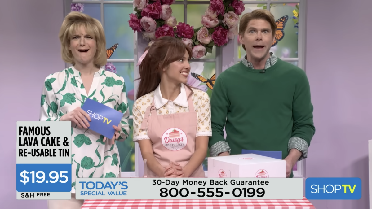 olivia-rodrigo-memamerkan-kue-lavanya-di-sketsa-shoptv-snl