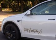 tesla-mencapai-ambang-musk-untuk-berkendara-‘aman-tanpa-pengawasan’
