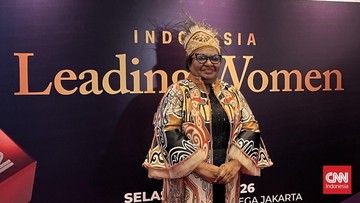 wamendagri-ribka-haluk-bawa-nuansa-papua-di-leading-women-awards