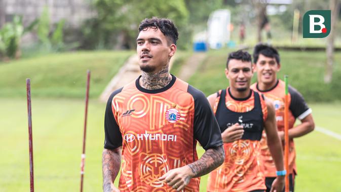 shayne-pattynama-tak-sabar-hadapi-duel-klasik-antara-persija-vs-persib:-laga-besar-penuh-emosi!