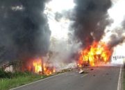 sopir-als-diduga-hindari-lubang-sebelum-tabrak-truk-tewaskan-16-orang