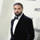 “rumah-drake-di-toronto-hampir-tertutupi-di-foto-menjelang-peluncuran-album-‘iceman'”.