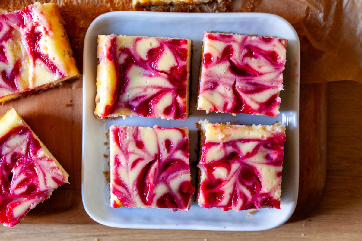 batangan-kue-keju-pusaran-raspberry