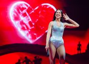 Dua Lipa Membuat Penampilan Kejutan di Pertunjukan O2 London Tame Impala
