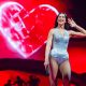 dua-lipa-membuat-penampilan-kejutan-di-pertunjukan-o2-london-tame-impala