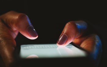 AdultFriendFinder vs. Snapchat: Mana yang lebih baik untuk sexting?