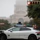 waymo-mengingatkan-robotaxis-untuk-mengemudi-di-jalan-yang-banjir