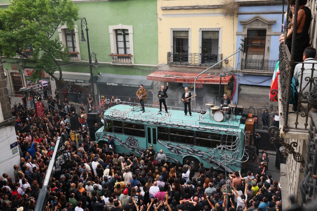 saya-menjadi-ekstra-dalam-video-u2-yang-difilmkan-di-mexico-city:-inilah-yang-terjadi