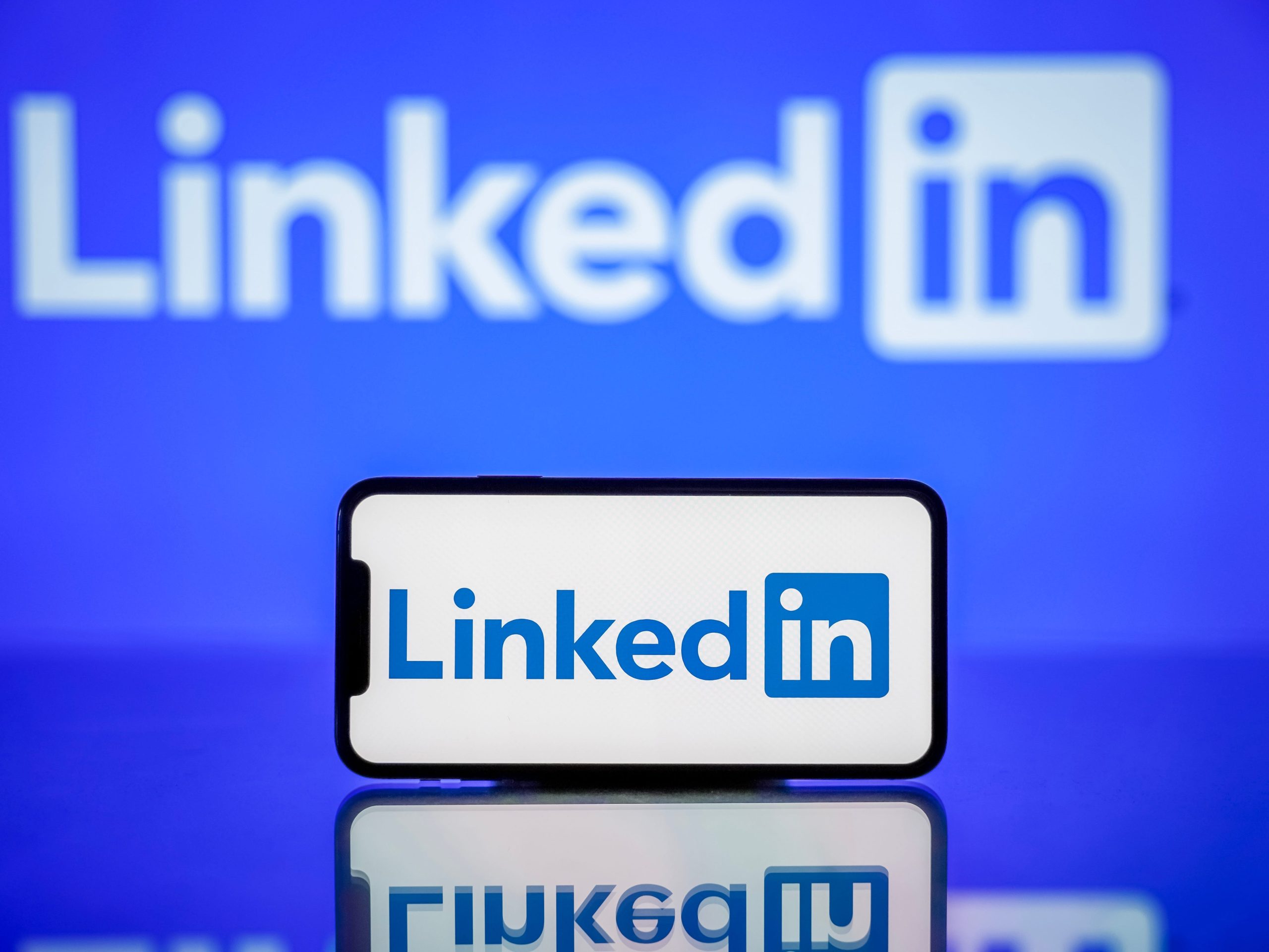 baca-memo-internal-dari-ceo-linkedin-tentang-phk-dan-‘pengurangan-investasi’