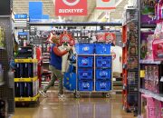 Booming pengiriman bahan makanan online di Walmart membuat pekerja toko kewalahan