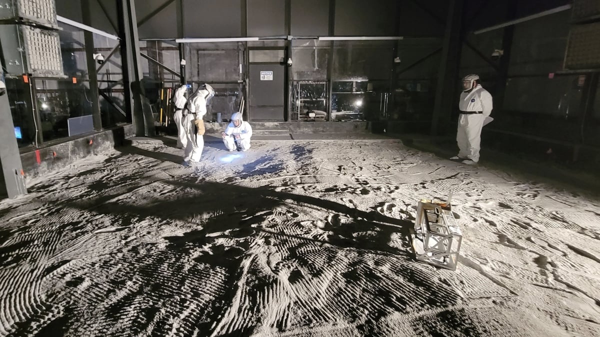 perlengkapan-nasa-ini-mungkin-yang-pertama-selamat-dari-malam-bulan-yang-brutal