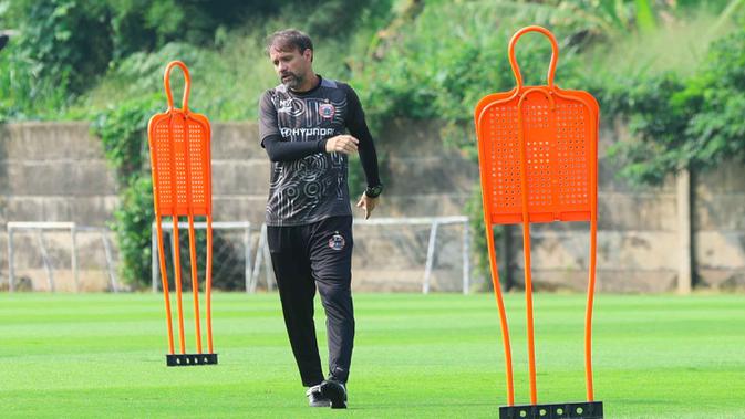 meski-pecahkan-rekor,-mauricio-souza-belum-tahu-masa-depannya-di-persija