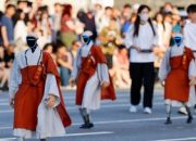 foto:-deretan-robot-biksu-ramaikan-festival-lentera-teratai-di-korsel